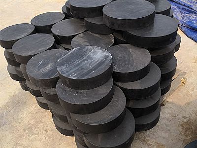 汨罗市板式橡胶支座由若干层橡胶片与薄钢板经加压硫化